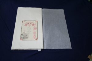 後藤紙店　ごかみ　斜子テープシミンエース手漉き美濃和紙 美濃和紙落水和紙bijutsushi 美濃和紙落水金箔入り和紙bijutsushi 楮１００㌫ 楮１００㌫美濃和紙　障子紙　わらび　伝統表装　薄美濃　美須紙　宇田紙　表装直し　しみ抜き 裏打ち　鳥の子　離宮　松苑　御幸　布裏　本紙裏　総裏　ホットメルト　　　　　　　とうき軸先　潤のり　防虫香　潤印　下張り　七福　聚楽　寒牡丹　月印雪印　 梅月　雲龍紙　提灯紙　落水紙　紅葉　笹　　楮紙　　　後藤紙店　ごかみ機械漉き和紙　美濃和紙　茶入り　薄緑　印刷可能　SDGｓカーボン二ュートラル