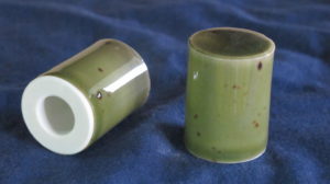 陶器軸先　シミンエース手漉き美濃和紙 美濃和紙落水和紙bijutsushi 美濃和紙落水金箔入り和紙bijutsushi 楮１００㌫ 楮１００㌫美濃和紙　障子紙　わらび　伝統表装　薄美濃　美須紙　宇田紙　表装直し　しみ抜き 裏打ち　鳥の子　離宮　松苑　御幸　布裏　本紙裏　総裏　ホットメルト　　　　　　　とうき軸先　潤のり　防虫香　潤印　下張り　七福　聚楽　寒牡丹　月印雪印　 梅月　雲龍紙　提灯紙　落水紙　紅葉　笹　　楮紙　　　後藤紙店　ごかみ機械漉き和紙　美濃和紙　茶入り　薄緑　印刷可能　後藤紙店　ごかみ