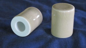 陶器軸先　シミンエース手漉き美濃和紙 美濃和紙落水和紙bijutsushi 美濃和紙落水金箔入り和紙bijutsushi 楮１００㌫ 楮１００㌫美濃和紙　障子紙　わらび　伝統表装　薄美濃　美須紙　宇田紙　表装直し　しみ抜き 裏打ち　鳥の子　離宮　松苑　御幸　布裏　本紙裏　総裏　ホットメルト　　　　　　　とうき軸先　潤のり　防虫香　潤印　下張り　七福　聚楽　寒牡丹　月印雪印　 梅月　雲龍紙　提灯紙　落水紙　紅葉　笹　　楮紙　　　後藤紙店　ごかみ機械漉き和紙　美濃和紙　茶入り　薄緑　印刷可能　後藤紙店　ごかみ