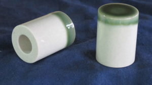 陶器軸先　シミンエース手漉き美濃和紙 美濃和紙落水和紙bijutsushi 美濃和紙落水金箔入り和紙bijutsushi 楮１００㌫ 楮１００㌫美濃和紙　障子紙　わらび　伝統表装　薄美濃　美須紙　宇田紙　表装直し　しみ抜き 裏打ち　鳥の子　離宮　松苑　御幸　布裏　本紙裏　総裏　ホットメルト　　　　　　　とうき軸先　潤のり　防虫香　潤印　下張り　七福　聚楽　寒牡丹　月印雪印　 梅月　雲龍紙　提灯紙　落水紙　紅葉　笹　　楮紙　　　後藤紙店　ごかみ機械漉き和紙　美濃和紙　茶入り　薄緑　印刷可能　後藤紙店　ごかみ