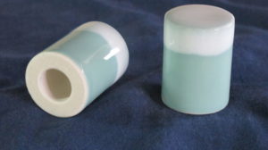 陶器軸先　シミンエース手漉き美濃和紙 美濃和紙落水和紙bijutsushi 美濃和紙落水金箔入り和紙bijutsushi 楮１００㌫ 楮１００㌫美濃和紙　障子紙　わらび　伝統表装　薄美濃　美須紙　宇田紙　表装直し　しみ抜き 裏打ち　鳥の子　離宮　松苑　御幸　布裏　本紙裏　総裏　ホットメルト　　　　　　　とうき軸先　潤のり　防虫香　潤印　下張り　七福　聚楽　寒牡丹　月印雪印　 梅月　雲龍紙　提灯紙　落水紙　紅葉　笹　　楮紙　　　後藤紙店　ごかみ機械漉き和紙　美濃和紙　茶入り　薄緑　印刷可能　後藤紙店　ごかみ