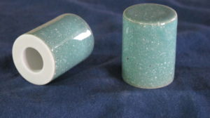 陶器軸先　シミンエース手漉き美濃和紙 美濃和紙落水和紙bijutsushi 美濃和紙落水金箔入り和紙bijutsushi 楮１００㌫ 楮１００㌫美濃和紙　障子紙　わらび　伝統表装　薄美濃　美須紙　宇田紙　表装直し　しみ抜き 裏打ち　鳥の子　離宮　松苑　御幸　布裏　本紙裏　総裏　ホットメルト　　　　　　　とうき軸先　潤のり　防虫香　潤印　下張り　七福　聚楽　寒牡丹　月印雪印　 梅月　雲龍紙　提灯紙　落水紙　紅葉　笹　　楮紙　　　後藤紙店　ごかみ機械漉き和紙　美濃和紙　茶入り　薄緑　印刷可能　後藤紙店　ごかみ