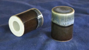 陶器軸先　シミンエース手漉き美濃和紙 美濃和紙落水和紙bijutsushi 美濃和紙落水金箔入り和紙bijutsushi 楮１００㌫ 楮１００㌫美濃和紙　障子紙　わらび　伝統表装　薄美濃　美須紙　宇田紙　表装直し　しみ抜き 裏打ち　鳥の子　離宮　松苑　御幸　布裏　本紙裏　総裏　ホットメルト　　　　　　　とうき軸先　潤のり　防虫香　潤印　下張り　七福　聚楽　寒牡丹　月印雪印　 梅月　雲龍紙　提灯紙　落水紙　紅葉　笹　　楮紙　　　後藤紙店　ごかみ機械漉き和紙　美濃和紙　茶入り　薄緑　印刷可能　後藤紙店　ごかみ