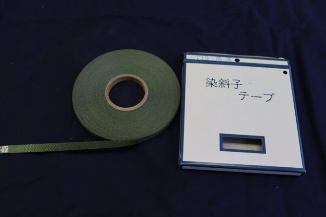 シミンエース手漉き美濃和紙 美濃和紙落水和紙bijutsushi 美濃和紙落水金箔入り和紙bijutsushi 楮１００㌫ 楮１００㌫美濃和紙　障子紙　わらび　伝統表装　薄美濃　美須紙　宇田紙　表装直し　しみ抜き 裏打ち　鳥の子　離宮　松苑　御幸　布裏　本紙裏　総裏　ホットメルト　　　　　　　とうき軸先　潤のり　防虫香　潤印　下張り　七福　聚楽　寒牡丹　月印雪印　 梅月　雲龍紙　提灯紙　落水紙　紅葉　笹　　楮紙　　　後藤紙店　ごかみ機械漉き和紙　美濃和紙　茶入り　薄緑　印刷可能　後藤紙店　ごかみ