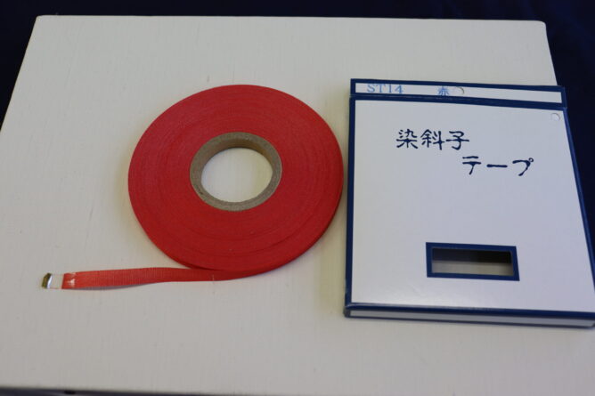 シミンエース手漉き美濃和紙 美濃和紙落水和紙bijutsushi 美濃和紙落水金箔入り和紙bijutsushi 楮１００㌫ 楮１００㌫美濃和紙　障子紙　わらび　伝統表装　薄美濃　美須紙　宇田紙　表装直し　しみ抜き 裏打ち　鳥の子　離宮　松苑　御幸　布裏　本紙裏　総裏　ホットメルト　　　　　　　とうき軸先　潤のり　防虫香　潤印　下張り　七福　聚楽　寒牡丹　月印雪印　 梅月　雲龍紙　提灯紙　落水紙　紅葉　笹　　楮紙　　　後藤紙店　ごかみ機械漉き和紙　美濃和紙　茶入り　薄緑　印刷可能　後藤紙店　ごかみ