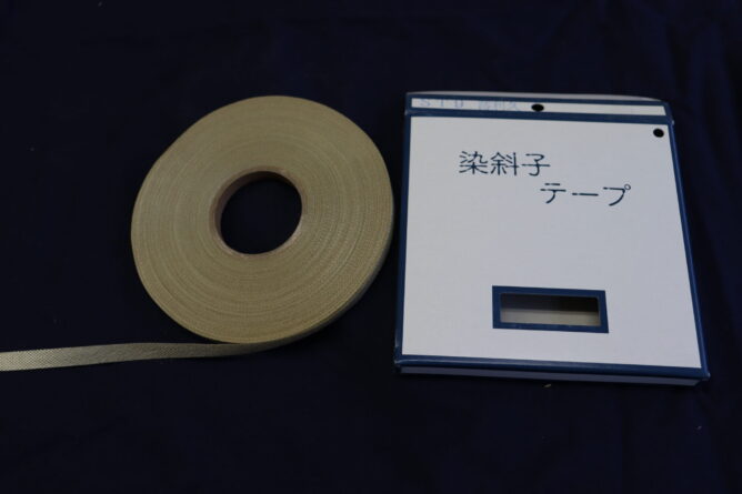 シミンエース手漉き美濃和紙 美濃和紙落水和紙bijutsushi 美濃和紙落水金箔入り和紙bijutsushi 楮１００㌫ 楮１００㌫美濃和紙　障子紙　わらび　伝統表装　薄美濃　美須紙　宇田紙　表装直し　しみ抜き 裏打ち　鳥の子　離宮　松苑　御幸　布裏　本紙裏　総裏　ホットメルト　　　　　　　とうき軸先　潤のり　防虫香　潤印　下張り　七福　聚楽　寒牡丹　月印雪印　 梅月　雲龍紙　提灯紙　落水紙　紅葉　笹　　楮紙　　　後藤紙店　ごかみ機械漉き和紙　美濃和紙　茶入り　薄緑　印刷可能　後藤紙店　ごかみ